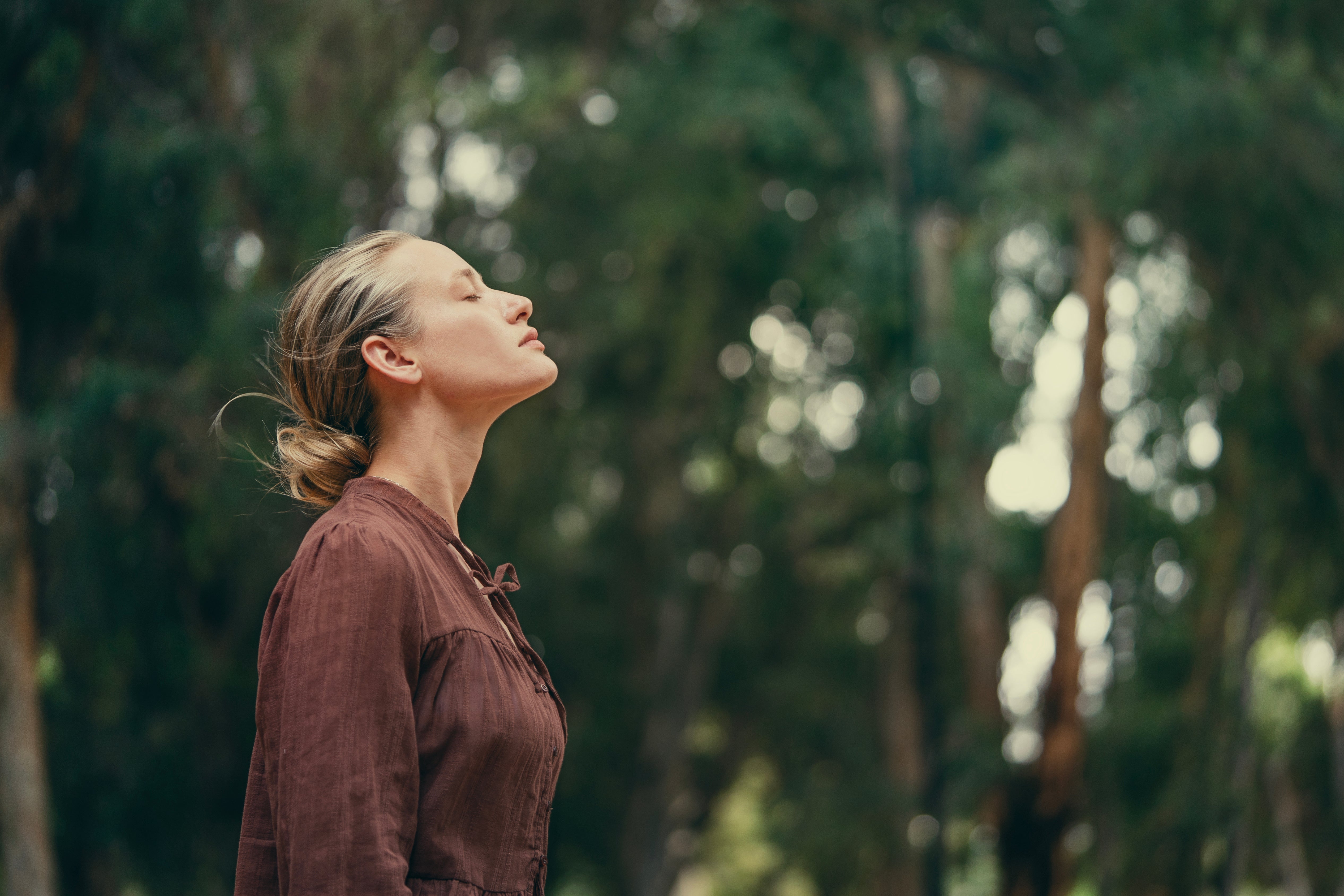 Oddech i długowieczność: jak treningi oddechowe i jakość powietrza wpływają na długość życia